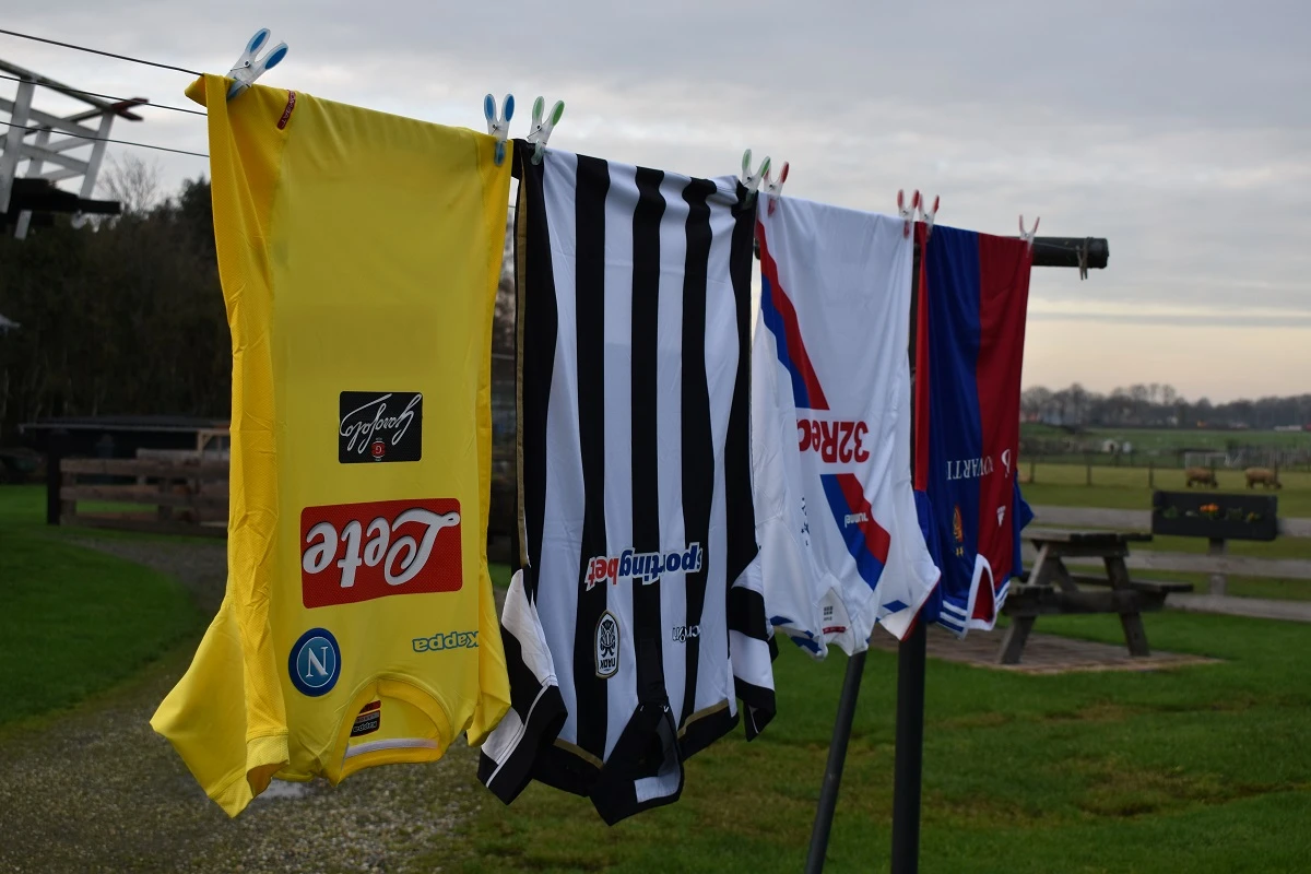 /uploads/landing-pages/en/voetbalshirt-wassen-jpeg.webp alt